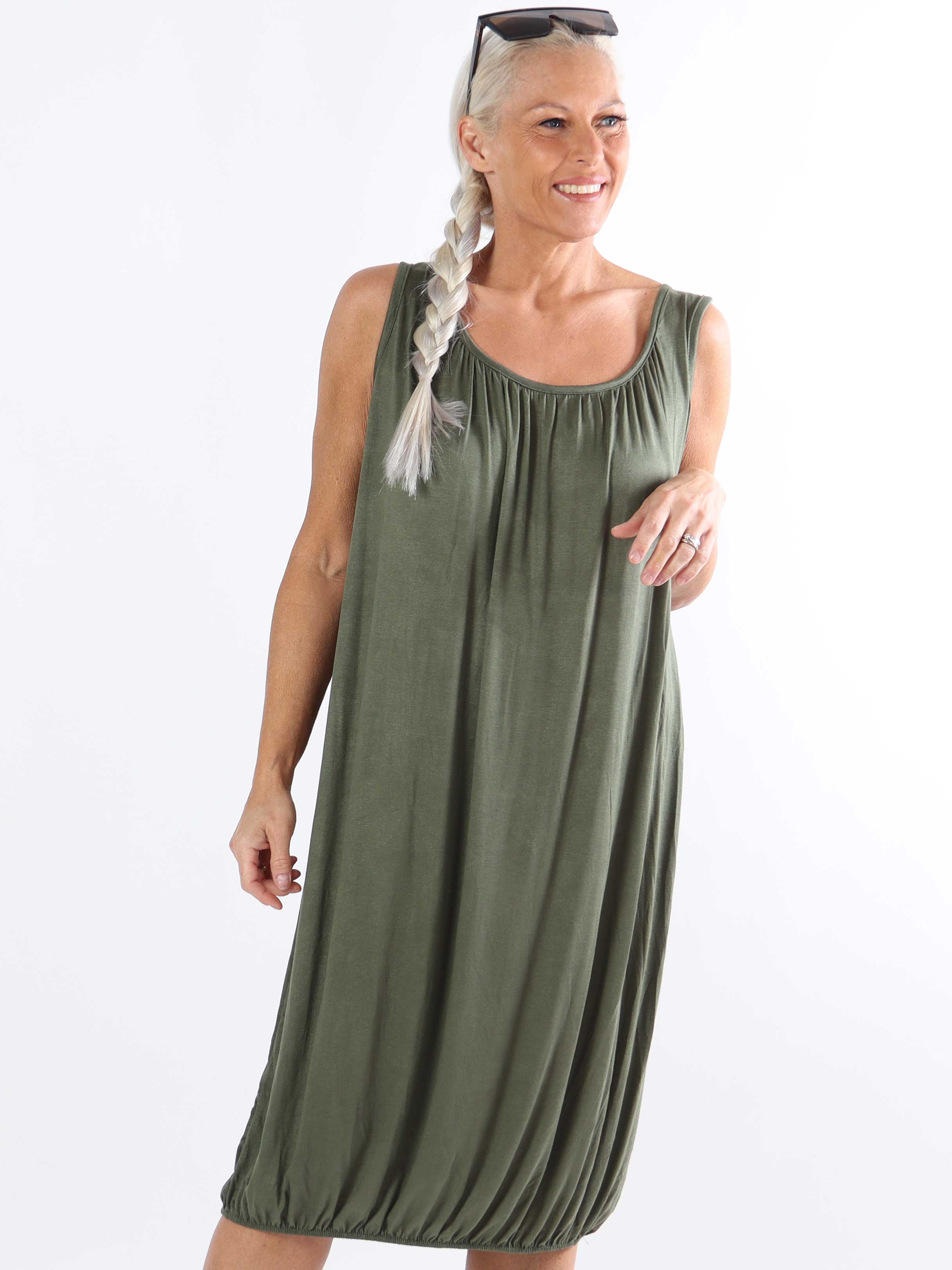 Miracle Sleeveless Dress - Plus size basis kjole i viskose med elastik forneden